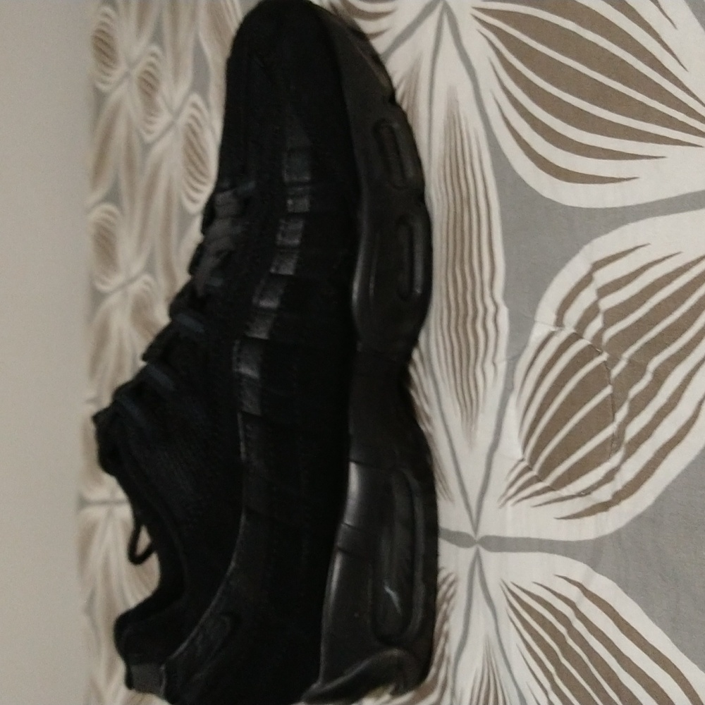 Shoes - Picture 2 of 8